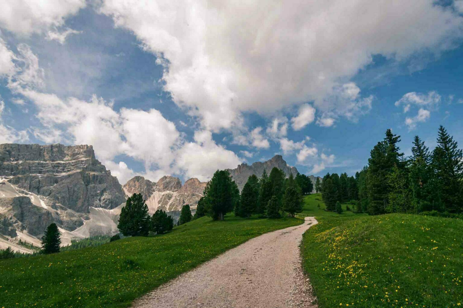Escursione facile in Val Badia da Longiarù a Ütia Ciampcios Escursione facile in Val Badia da Longiarù a Ütia Ciampcios