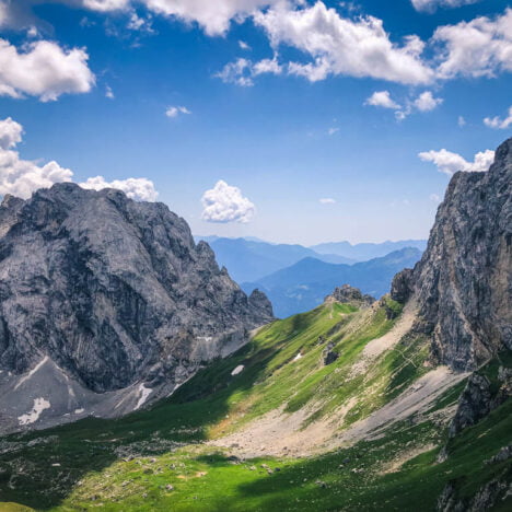Giro al lago di Resia: correre al tramonto tra panorami ed emozioni
